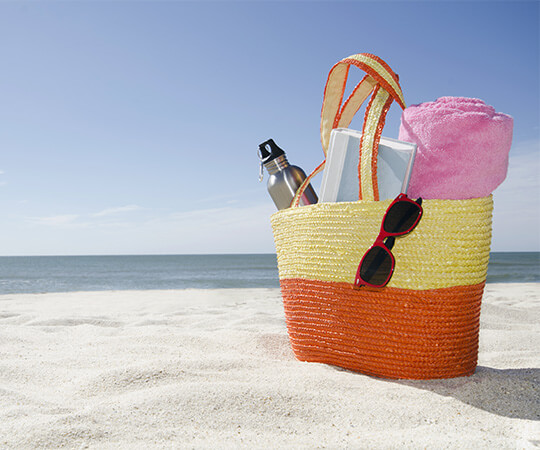 zabawa w słońcu: lista rzeczy, które pomogą uniknąć poparzenia słonecznego na plaży